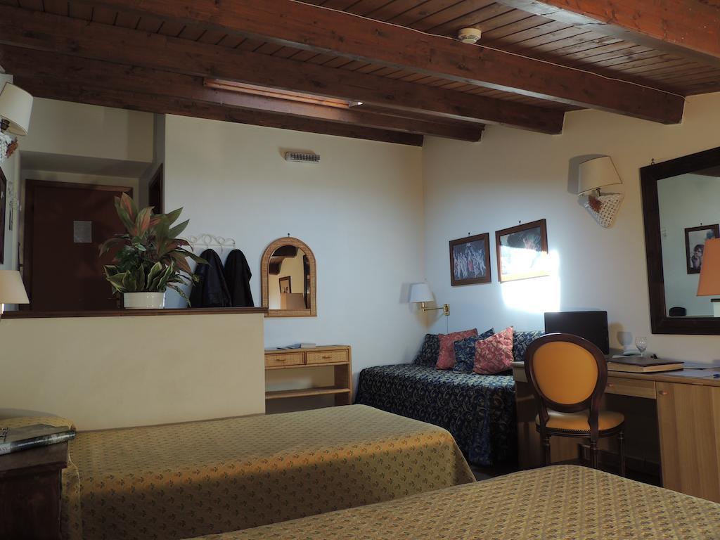 Villa Country Relais I Due Laghi à Anguillara Sabazia Chambre photo